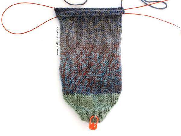 Patroon : Happy Toe-Up Socks - It's all in a nutshell