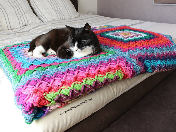 Patroon : Bavarian Buster Blanket - It's all in a nutshell